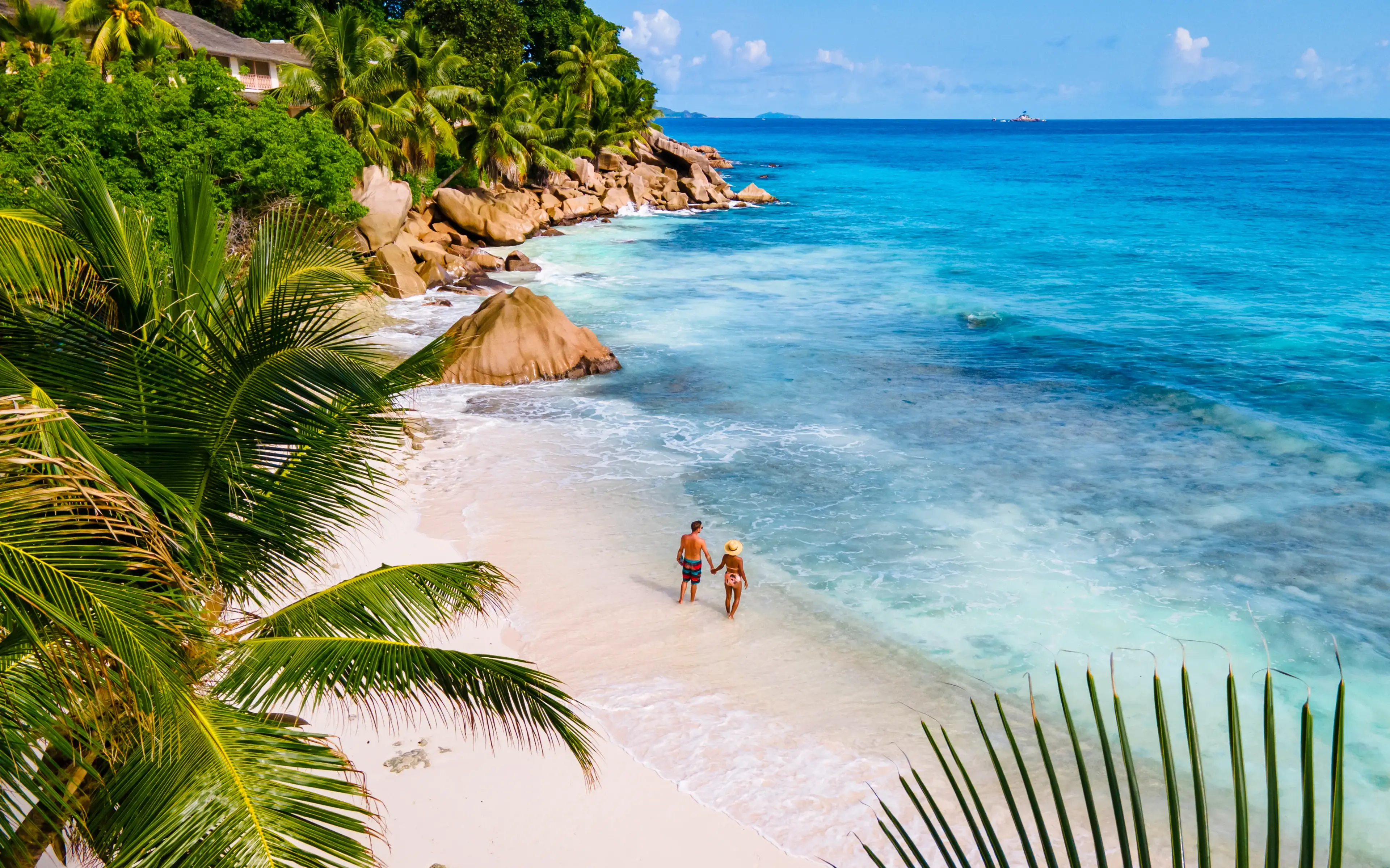 Partenariat stratégique avec TUI Travel PLC, comprenant la division des ventes VacancesSellOff.